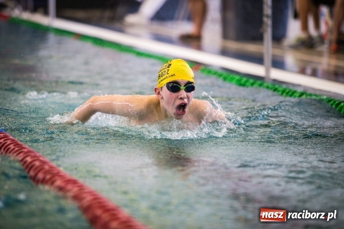 Zdjęcie w galerii na portalu naszraciborz.pl: Międzywojewódzkie Drużynowe Mistrzostwa Młodzików do lat 13 na pływalni ZSOMS wiadomości z regionu