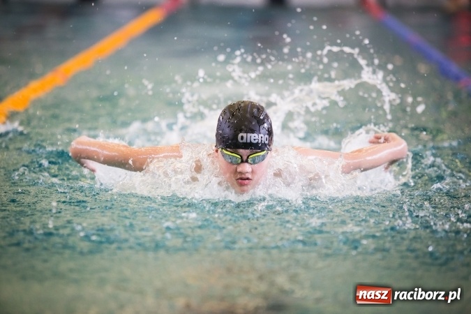 Zdjęcie w galerii na portalu naszraciborz.pl: Międzywojewódzkie Drużynowe Mistrzostwa Młodzików do lat 13 na pływalni ZSOMS wiadomości z regionu