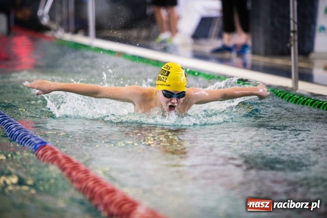Zdjęcie w galerii na portalu naszraciborz.pl: Międzywojewódzkie Drużynowe Mistrzostwa Młodzików do lat 13 na pływalni ZSOMS wiadomości z regionu