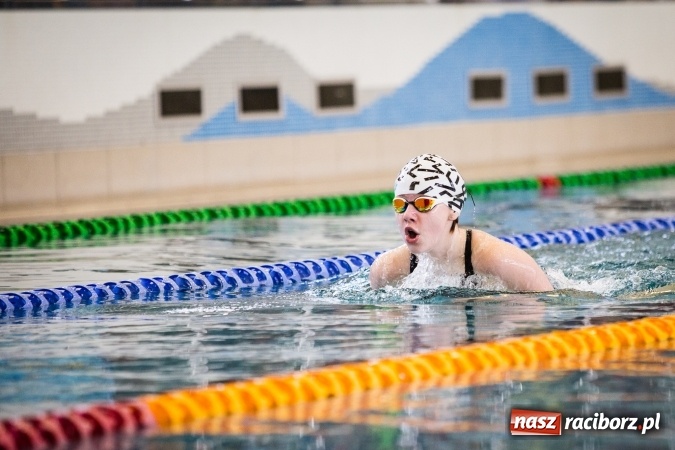 Zdjęcie w galerii na portalu naszraciborz.pl: Międzywojewódzkie Drużynowe Mistrzostwa Młodzików do lat 13 na pływalni ZSOMS wiadomości z regionu
