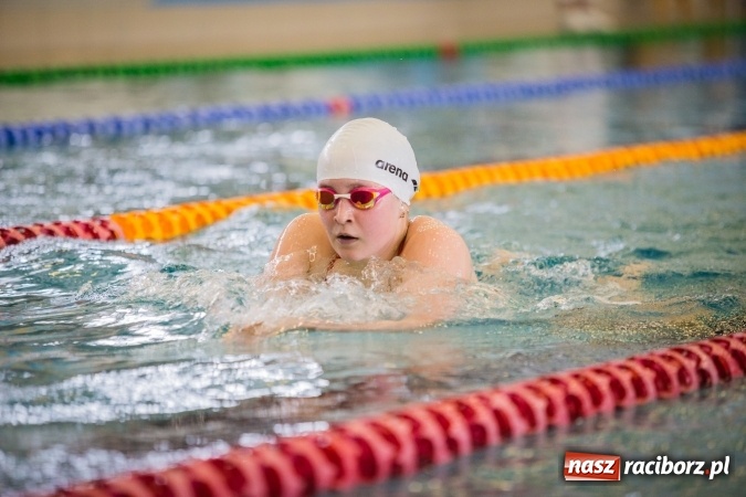 Zdjęcie w galerii na portalu naszraciborz.pl: Międzywojewódzkie Drużynowe Mistrzostwa Młodzików do lat 13 na pływalni ZSOMS wiadomości z regionu