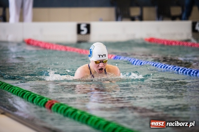 Zdjęcie w galerii na portalu naszraciborz.pl: Międzywojewódzkie Drużynowe Mistrzostwa Młodzików do lat 13 na pływalni ZSOMS wiadomości z regionu