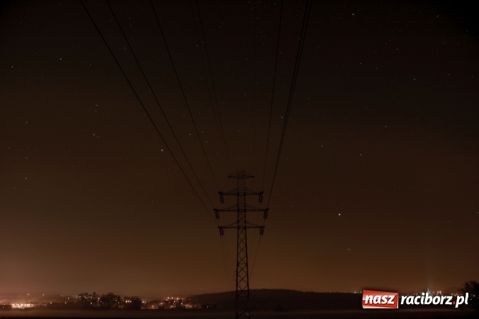 Zdjęcie w galerii na portalu naszraciborz.pl: Racibórz po zmroku widziany z nadodrzańskich wałów FOTO  wiadomości z regionu