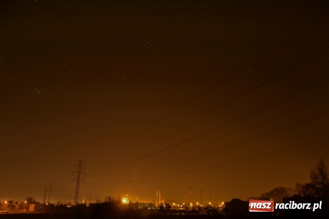 Zdjęcie w galerii na portalu naszraciborz.pl: Racibórz po zmroku widziany z nadodrzańskich wałów FOTO  wiadomości z regionu