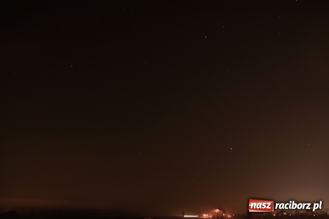 Zdjęcie w galerii na portalu naszraciborz.pl: Racibórz po zmroku widziany z nadodrzańskich wałów FOTO  wiadomości z regionu