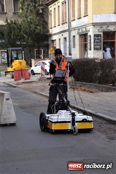 Zdjęcie w galerii na portalu naszraciborz.pl: Na ulicy Długiej odsłonięto relikty bramy miejskiej zwanej Wielką wiadomości z regionu