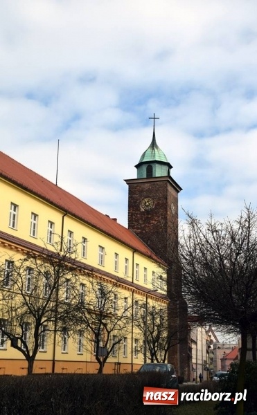 Zdjęcie w galerii na portalu naszraciborz.pl: Na ulicy Długiej odsłonięto relikty bramy miejskiej zwanej Wielką wiadomości z regionu