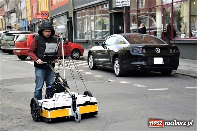 Zdjęcie w galerii na portalu naszraciborz.pl: Na ulicy Długiej odsłonięto relikty bramy miejskiej zwanej Wielką wiadomości z regionu