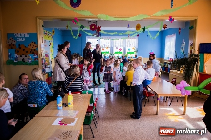 Zdjęcie w galerii na portalu naszraciborz.pl: Kolorowy dzień otwarty w ZSP4 w Studziennej wiadomości z regionu