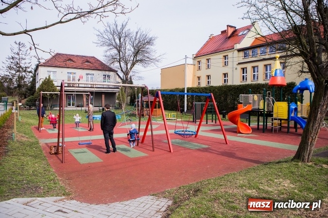 Zdjęcie w galerii na portalu naszraciborz.pl: Kolorowy dzień otwarty w ZSP4 w Studziennej wiadomości z regionu