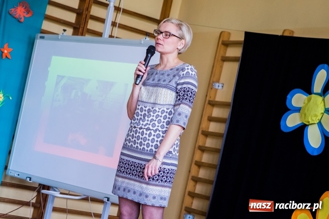 Zdjęcie w galerii na portalu naszraciborz.pl: Kolorowy dzień otwarty w ZSP4 w Studziennej wiadomości z regionu