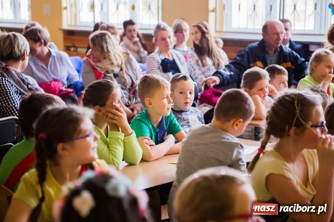 Zdjęcie w galerii na portalu naszraciborz.pl: Kolorowy dzień otwarty w ZSP4 w Studziennej wiadomości z regionu