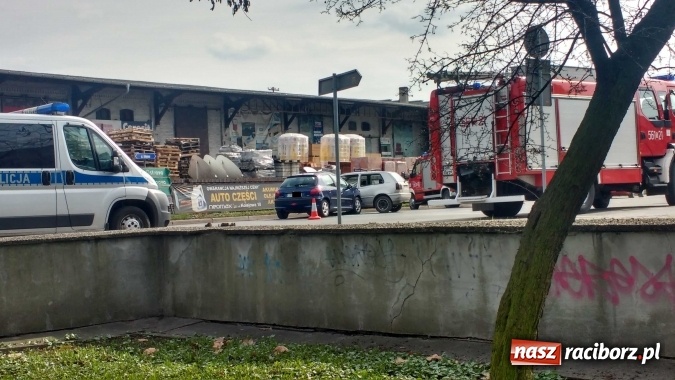 Zdjęcie w galerii na portalu naszraciborz.pl: Zderzenie golfa i peugeota na wysokości rampy kolejowej  wiadomości z regionu