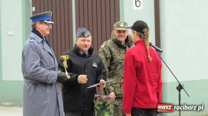 Zdjęcie w galerii na portalu naszraciborz.pl: I Przegląd Musztry Klas Mundurowych w Rybniku z udziałem raciborskiej ZSOMS wiadomości z regionu