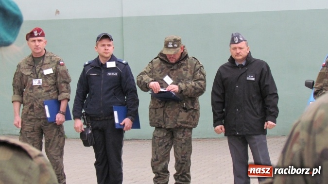 Zdjęcie w galerii na portalu naszraciborz.pl: I Przegląd Musztry Klas Mundurowych w Rybniku z udziałem raciborskiej ZSOMS wiadomości z regionu