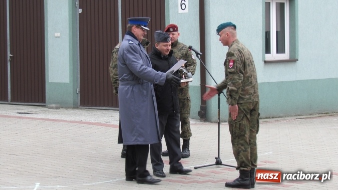 Zdjęcie w galerii na portalu naszraciborz.pl: I Przegląd Musztry Klas Mundurowych w Rybniku z udziałem raciborskiej ZSOMS wiadomości z regionu