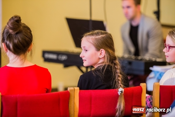 Zdjęcie w galerii na portalu naszraciborz.pl: Koncert Wiosenny w wykonaniu wychowank&oacute;w Studia ARS wiadomości z regionu