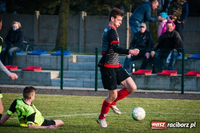 Zdjęcie w galerii na portalu naszraciborz.pl: Tworków nie pozostawił złudzeń Gołkowicom. Pewna wygrana beniaminka wiadomości z regionu