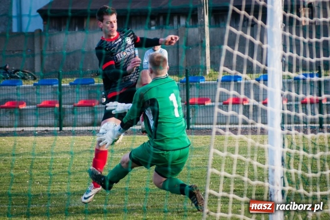 Zdjęcie w galerii na portalu naszraciborz.pl: Tworków nie pozostawił złudzeń Gołkowicom. Pewna wygrana beniaminka wiadomości z regionu