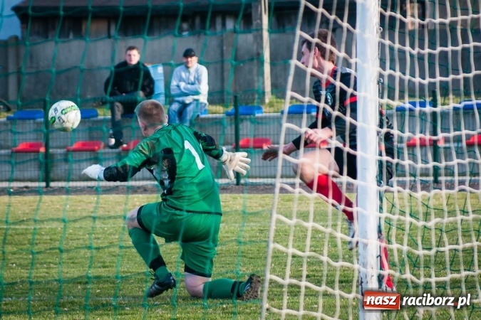 Zdjęcie w galerii na portalu naszraciborz.pl: Tworków nie pozostawił złudzeń Gołkowicom. Pewna wygrana beniaminka wiadomości z regionu