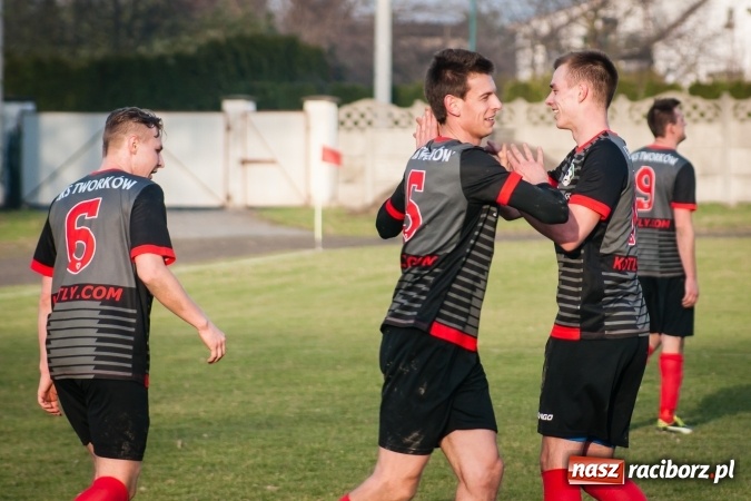 Zdjęcie w galerii na portalu naszraciborz.pl: Tworków nie pozostawił złudzeń Gołkowicom. Pewna wygrana beniaminka wiadomości z regionu