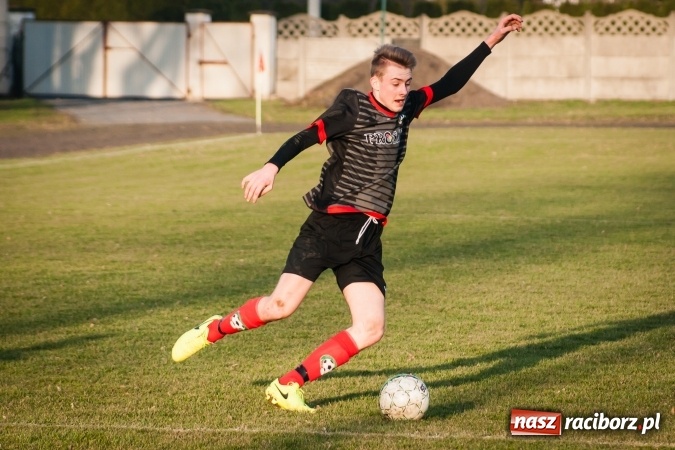Zdjęcie w galerii na portalu naszraciborz.pl: Tworków nie pozostawił złudzeń Gołkowicom. Pewna wygrana beniaminka wiadomości z regionu
