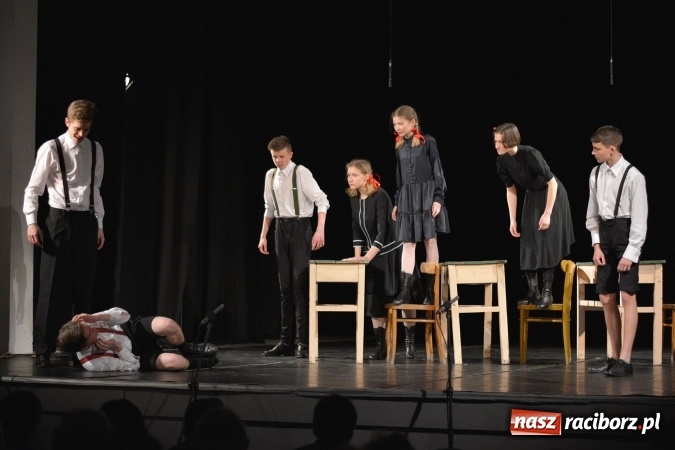 Zdjęcie w galerii na portalu naszraciborz.pl: Gwoli jakiejś tajemnicy - premiera Tetraedru wiadomości z regionu