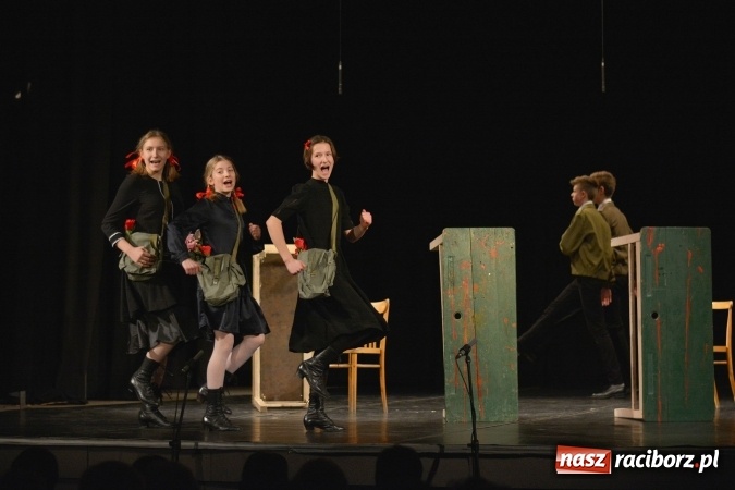 Zdjęcie w galerii na portalu naszraciborz.pl: Gwoli jakiejś tajemnicy - premiera Tetraedru wiadomości z regionu