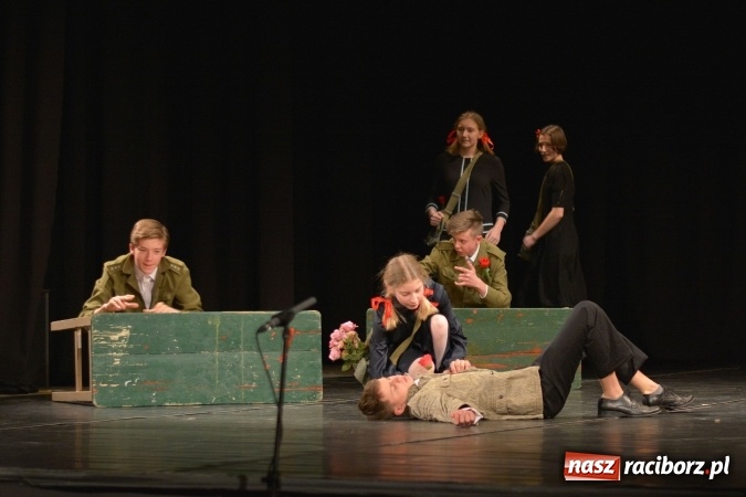 Zdjęcie w galerii na portalu naszraciborz.pl: Gwoli jakiejś tajemnicy - premiera Tetraedru wiadomości z regionu