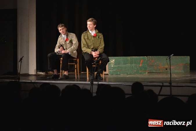 Zdjęcie w galerii na portalu naszraciborz.pl: Gwoli jakiejś tajemnicy - premiera Tetraedru wiadomości z regionu