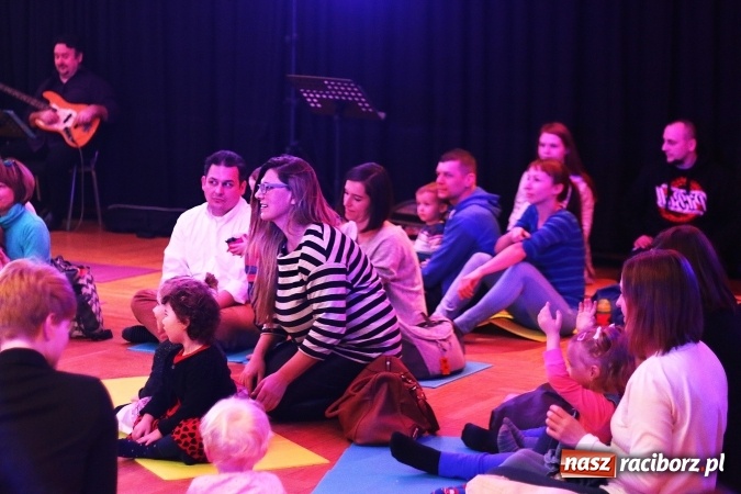 Zdjęcie w galerii na portalu naszraciborz.pl: Z dźwiękiem dookoła świata - muzyczne popołudnie w RCK  wiadomości z regionu