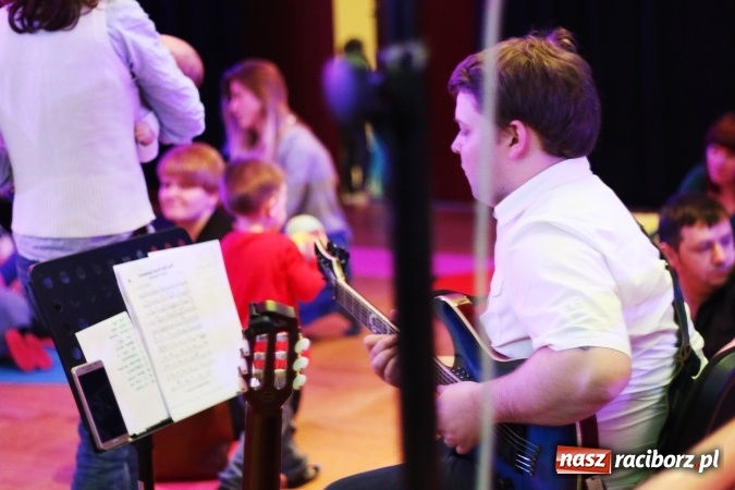 Zdjęcie w galerii na portalu naszraciborz.pl: Z dźwiękiem dookoła świata - muzyczne popołudnie w RCK  wiadomości z regionu