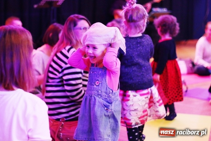 Zdjęcie w galerii na portalu naszraciborz.pl: Z dźwiękiem dookoła świata - muzyczne popołudnie w RCK  wiadomości z regionu