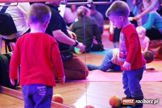 Zdjęcie w galerii na portalu naszraciborz.pl: Z dźwiękiem dookoła świata - muzyczne popołudnie w RCK  wiadomości z regionu