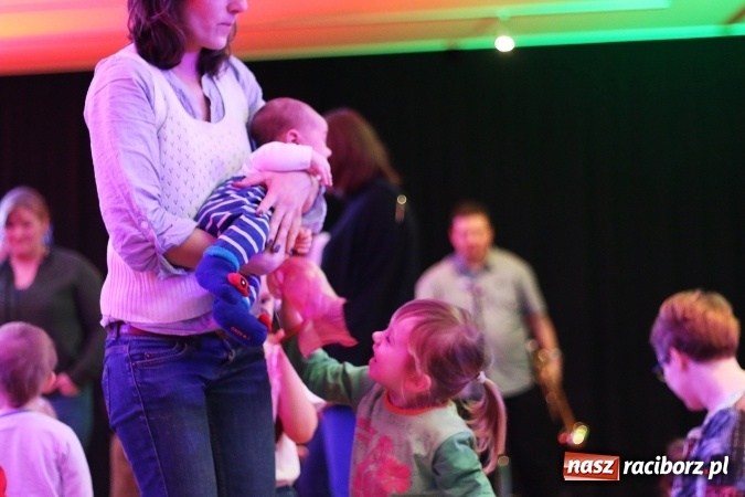 Zdjęcie w galerii na portalu naszraciborz.pl: Z dźwiękiem dookoła świata - muzyczne popołudnie w RCK  wiadomości z regionu