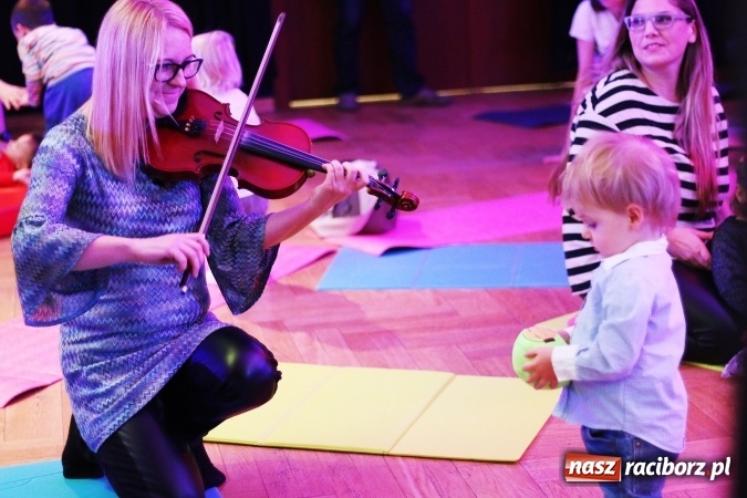 Zdjęcie w galerii na portalu naszraciborz.pl: Z dźwiękiem dookoła świata - muzyczne popołudnie w RCK  wiadomości z regionu