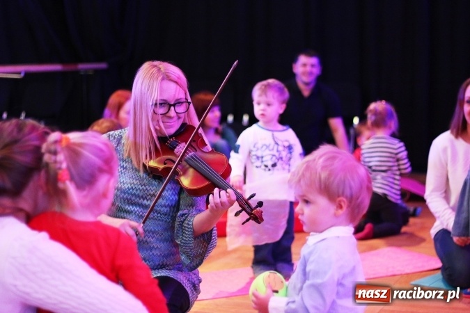 Zdjęcie w galerii na portalu naszraciborz.pl: Z dźwiękiem dookoła świata - muzyczne popołudnie w RCK  wiadomości z regionu