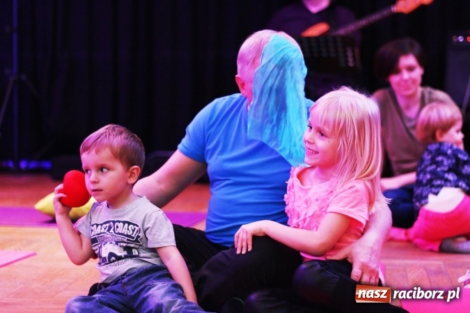 Zdjęcie w galerii na portalu naszraciborz.pl: Z dźwiękiem dookoła świata - muzyczne popołudnie w RCK  wiadomości z regionu