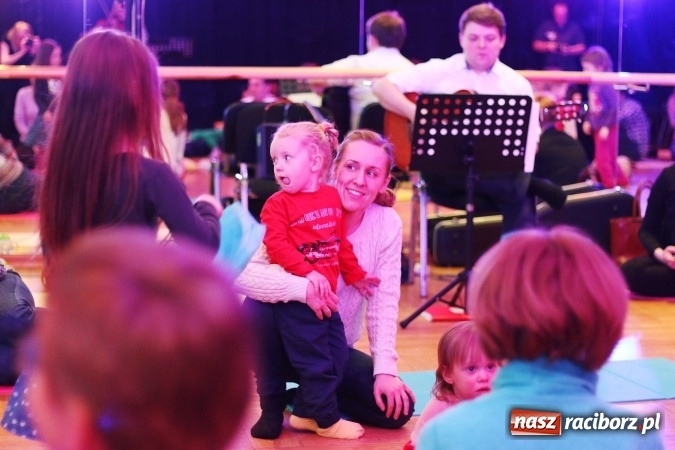 Zdjęcie w galerii na portalu naszraciborz.pl: Z dźwiękiem dookoła świata - muzyczne popołudnie w RCK  wiadomości z regionu