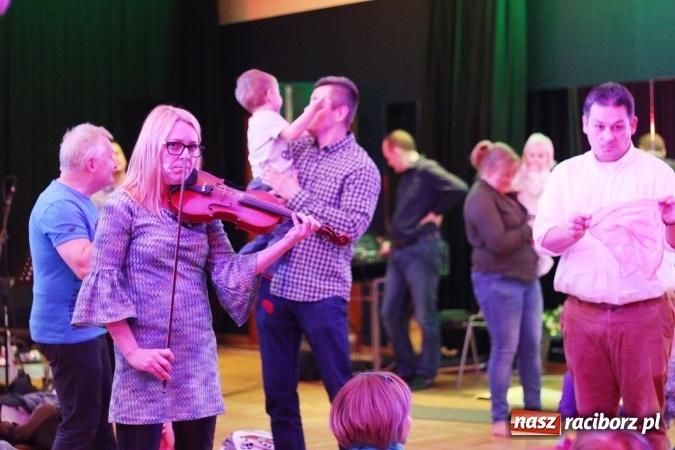 Zdjęcie w galerii na portalu naszraciborz.pl: Z dźwiękiem dookoła świata - muzyczne popołudnie w RCK  wiadomości z regionu