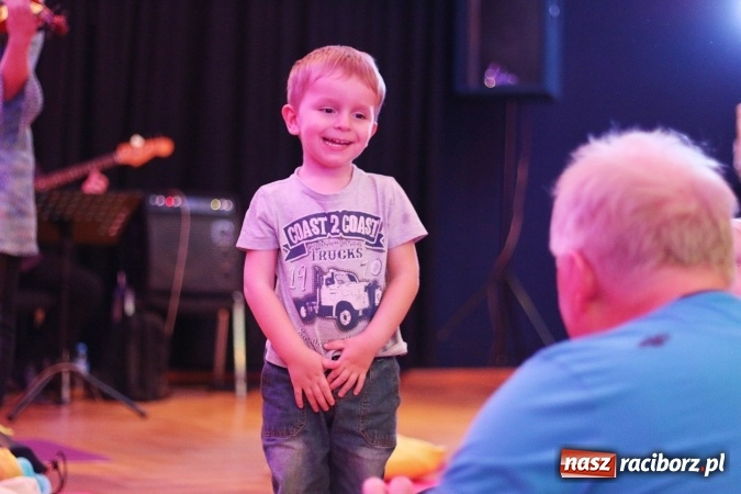 Zdjęcie w galerii na portalu naszraciborz.pl: Z dźwiękiem dookoła świata - muzyczne popołudnie w RCK  wiadomości z regionu