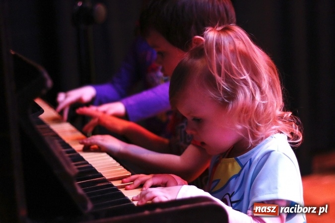 Zdjęcie w galerii na portalu naszraciborz.pl: Z dźwiękiem dookoła świata - muzyczne popołudnie w RCK  wiadomości z regionu