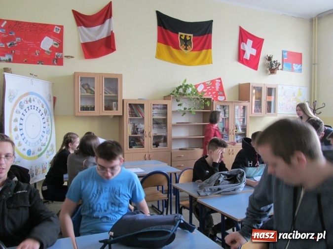 Zdjęcie w galerii na portalu naszraciborz.pl: Uczniowie Gimnazjum nr 5 na legalnych wagarach z Ekonomikiem i Gastronomikiem wiadomości z regionu