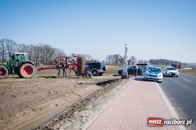 Zdjęcie w galerii na portalu naszraciborz.pl: Volkswagen golf wypadł z drogi na trasie Racibórz - Żerdziny wiadomości z regionu