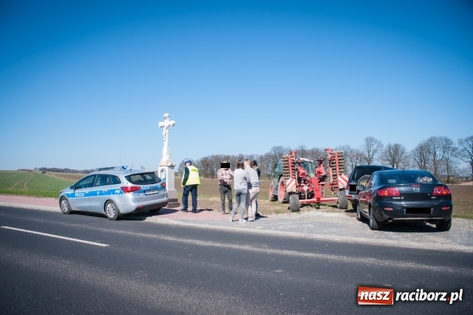 Zdjęcie w galerii na portalu naszraciborz.pl: Volkswagen golf wypadł z drogi na trasie Racibórz - Żerdziny wiadomości z regionu