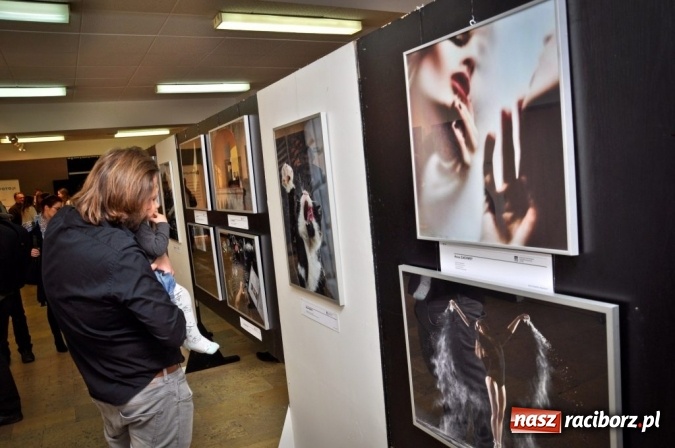 Zdjęcie w galerii na portalu naszraciborz.pl: Kolejny sukces Fotonu. Prace student&oacute;w na XIV Rybnickim Festiwalu Fotografii wiadomości z regionu