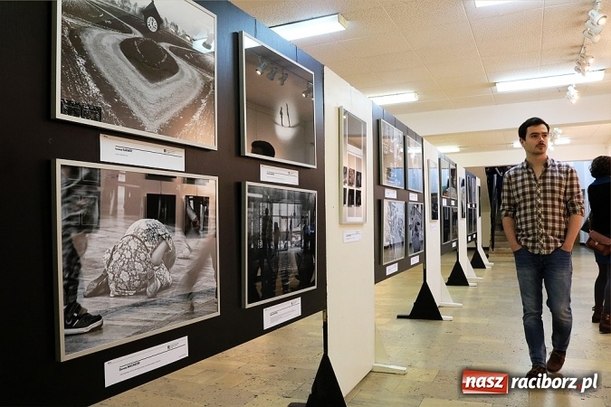 Zdjęcie w galerii na portalu naszraciborz.pl: Kolejny sukces Fotonu. Prace student&oacute;w na XIV Rybnickim Festiwalu Fotografii wiadomości z regionu