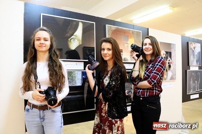 Zdjęcie w galerii na portalu naszraciborz.pl: Kolejny sukces Fotonu. Prace student&oacute;w na XIV Rybnickim Festiwalu Fotografii wiadomości z regionu