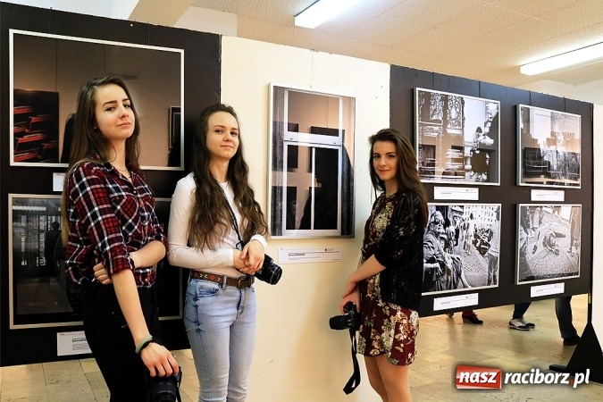 Zdjęcie w galerii na portalu naszraciborz.pl: Kolejny sukces Fotonu. Prace student&oacute;w na XIV Rybnickim Festiwalu Fotografii wiadomości z regionu