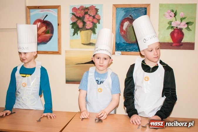 Zdjęcie w galerii na portalu naszraciborz.pl: Warsztaty kulinarne Zdrowe Słodkości w SP1 wiadomości z regionu